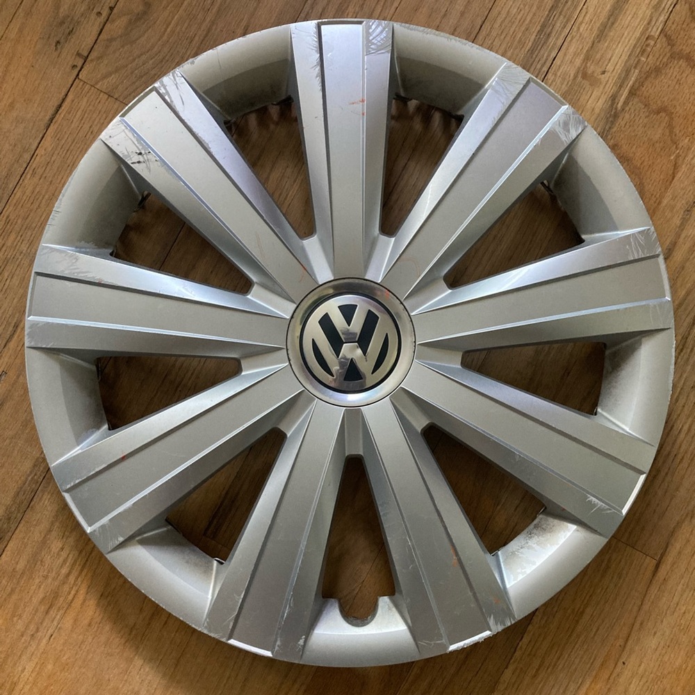 Volkswagen Jetta hubcap